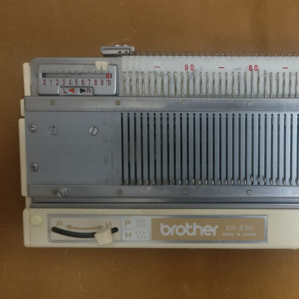 Brother KR-830 Ribber NEEDLE BED Secondary image
