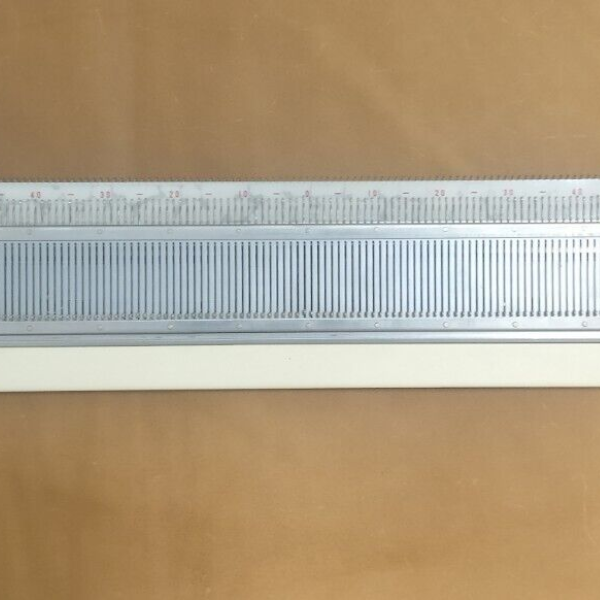 Brother KR-830 Ribber NEEDLE BED Main image