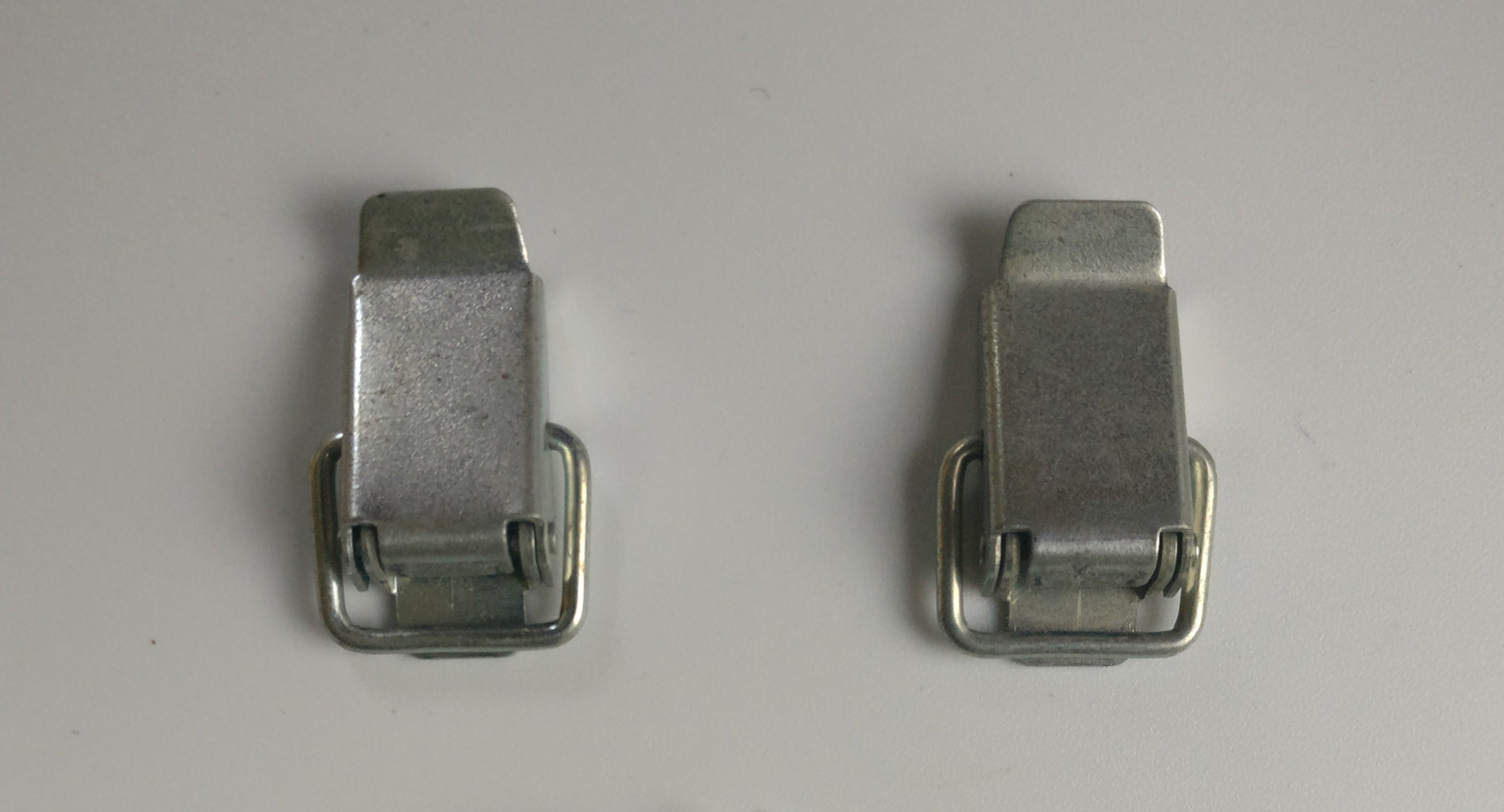 Knitmaster Mod. 323 Knitting Machine NEEDLE BED LOCK LATCH Main image