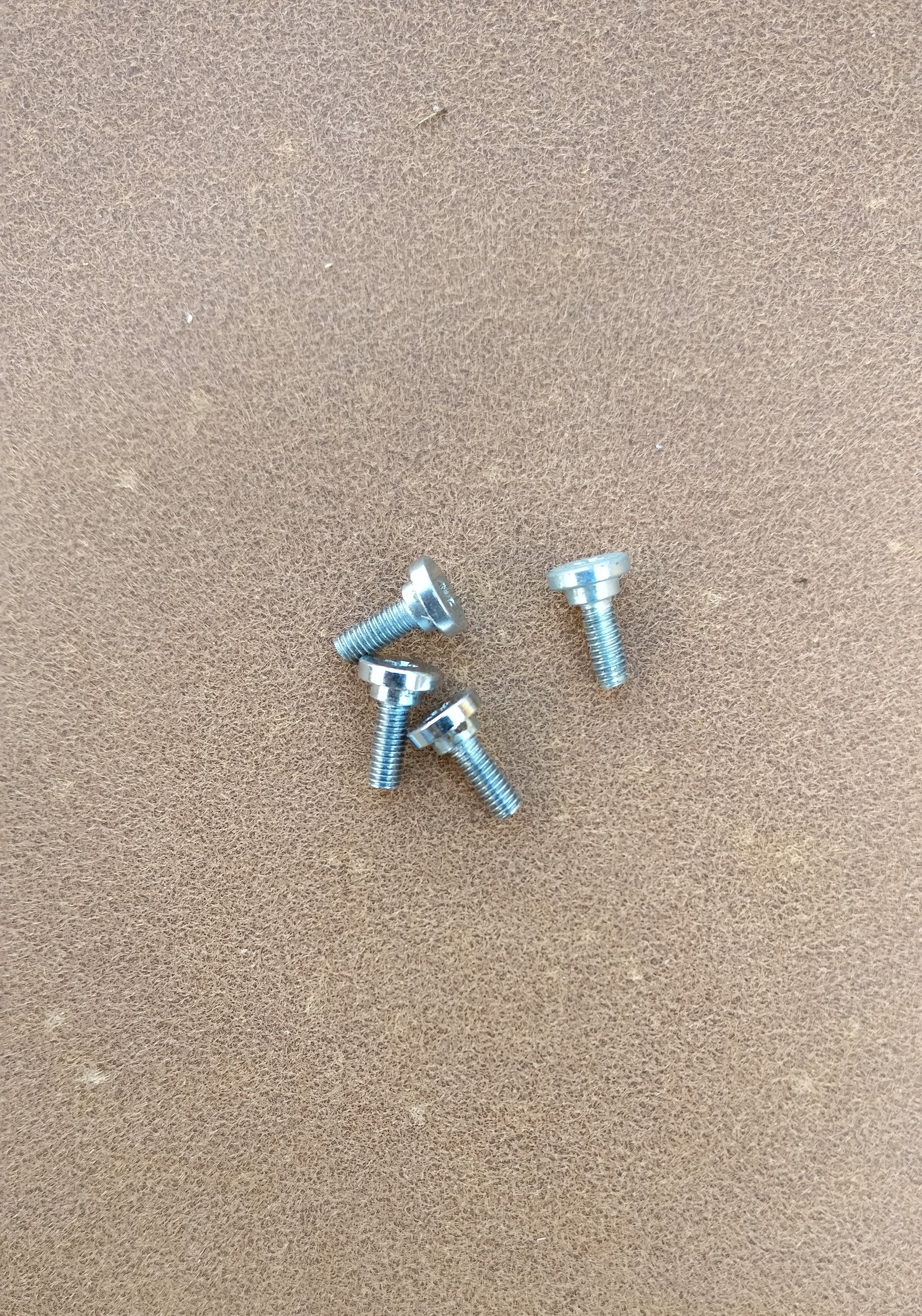 Knitmaster Mod 323 Row Counter HOLDING SCREWS Main image