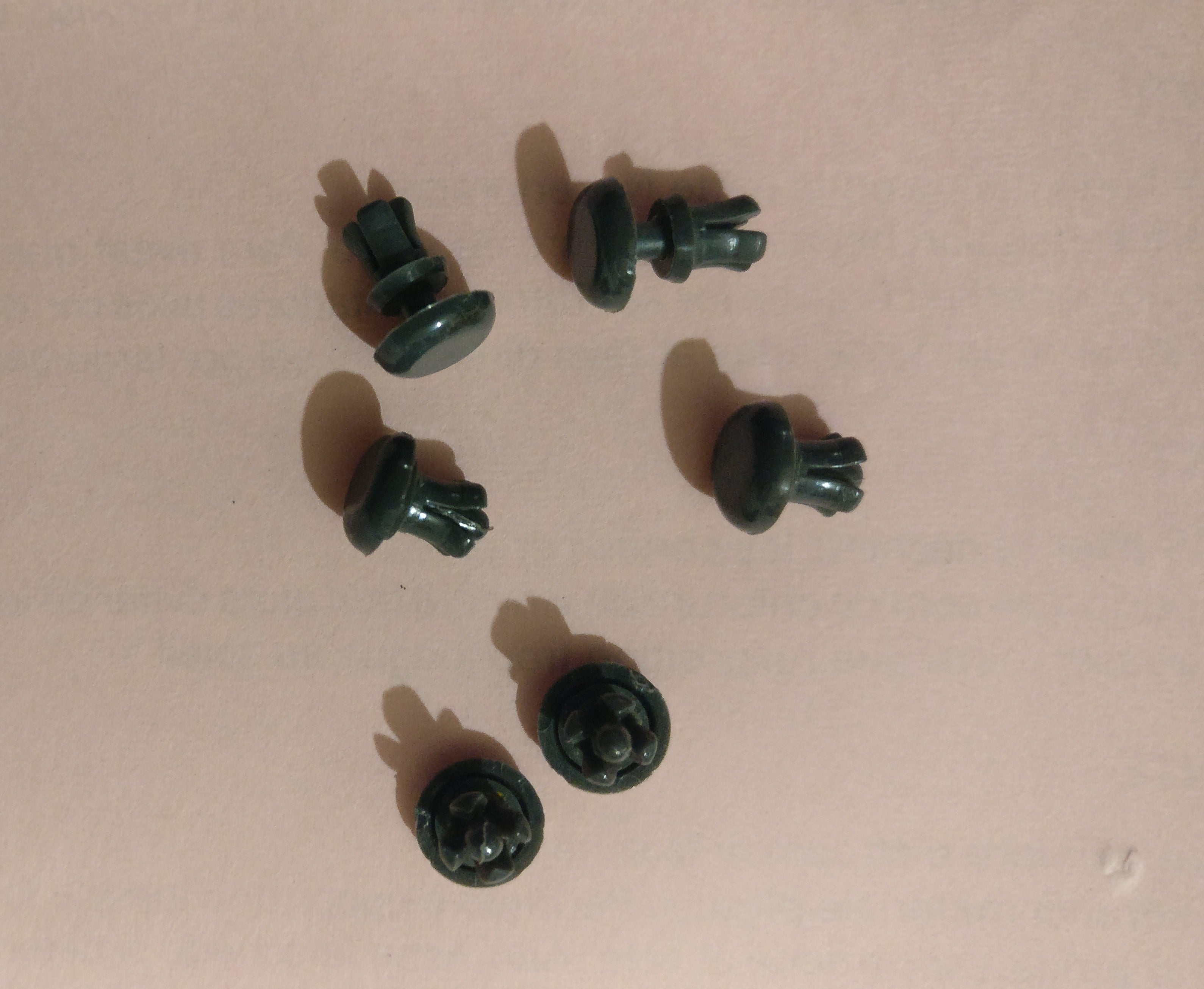 Knitmaster Mod 700 Knitting Machine PUSH RIVETS x6 for Needle Bed. Main image