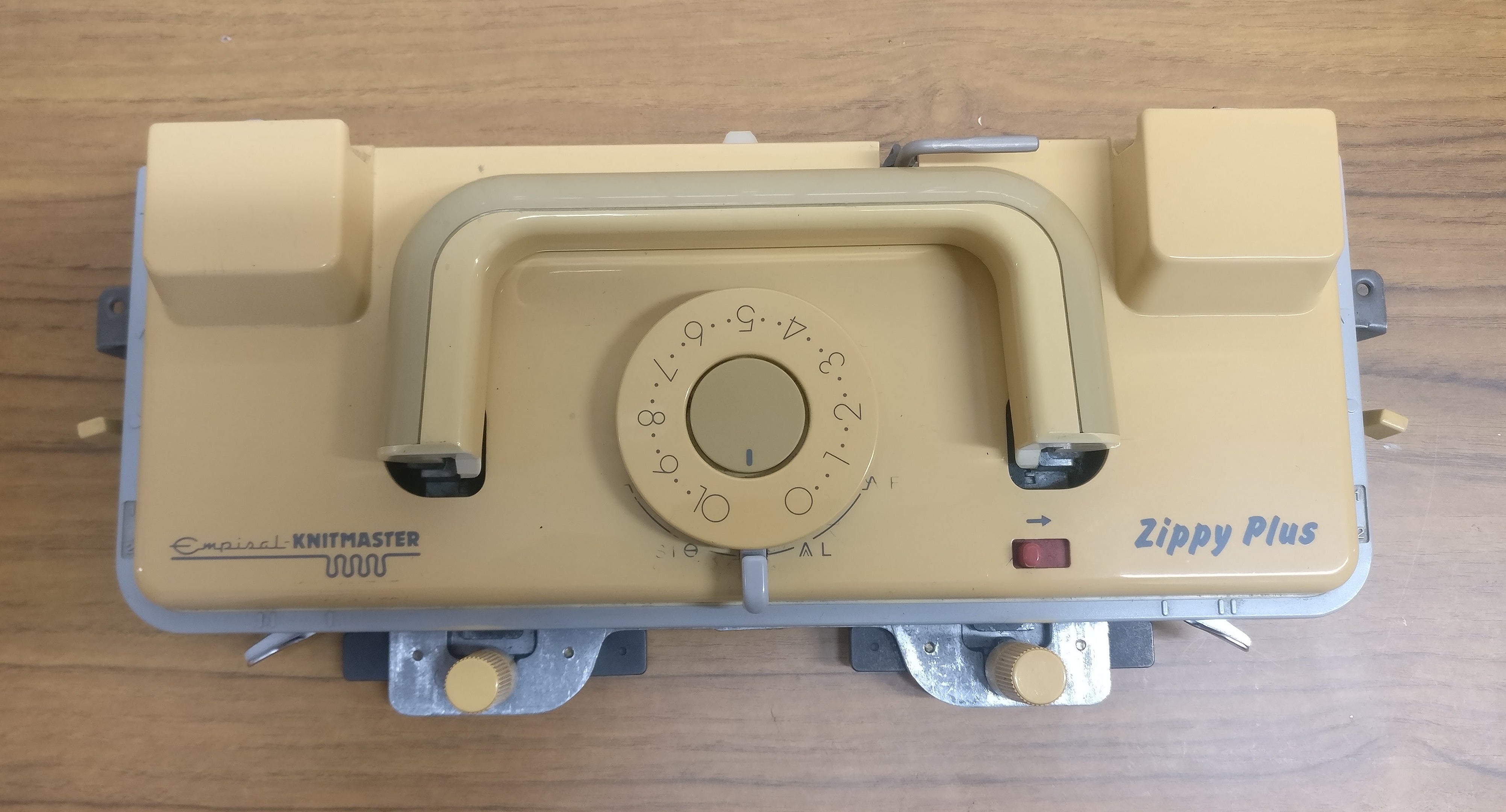 Knitmaster Zippy Plus Knitting Machine CARRIAGE Main image