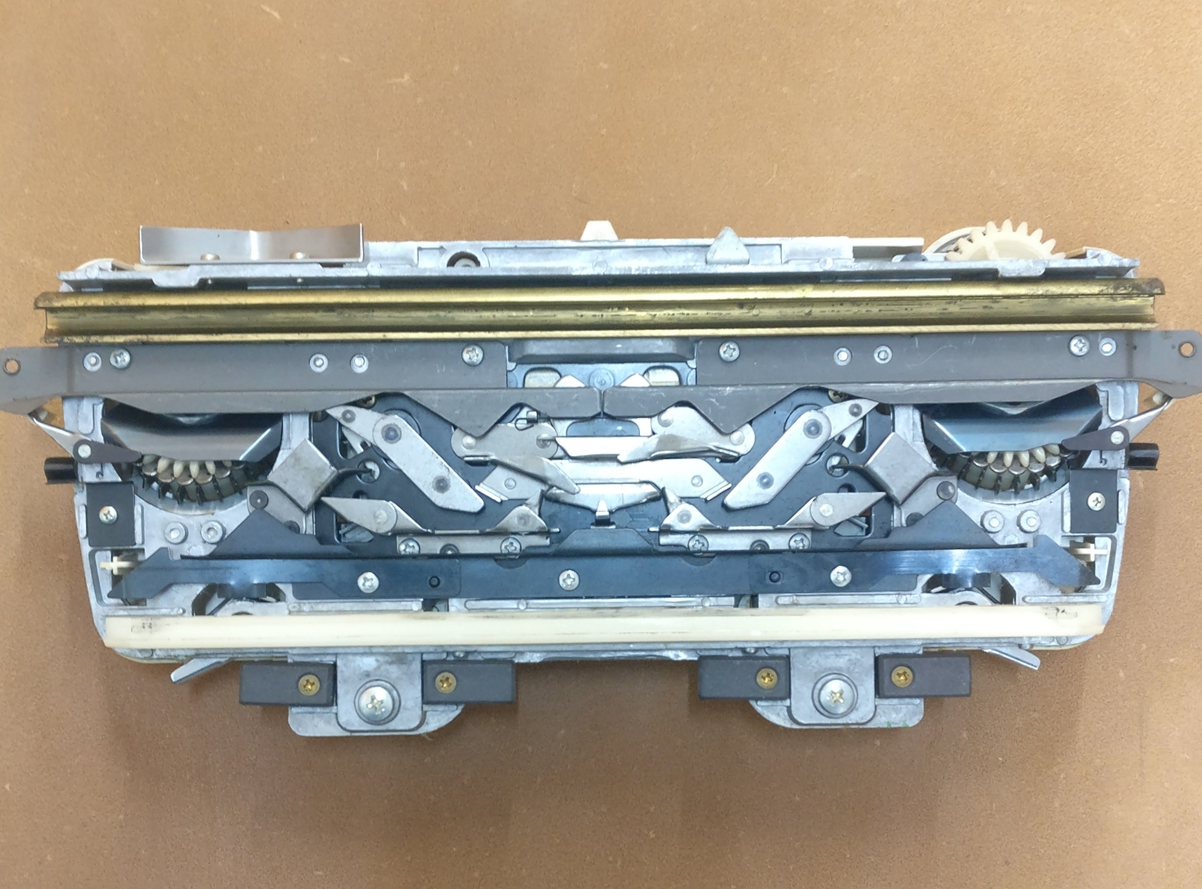 Knitmaster Mod 328 Knitting Machine CARRIAGE Secondary image