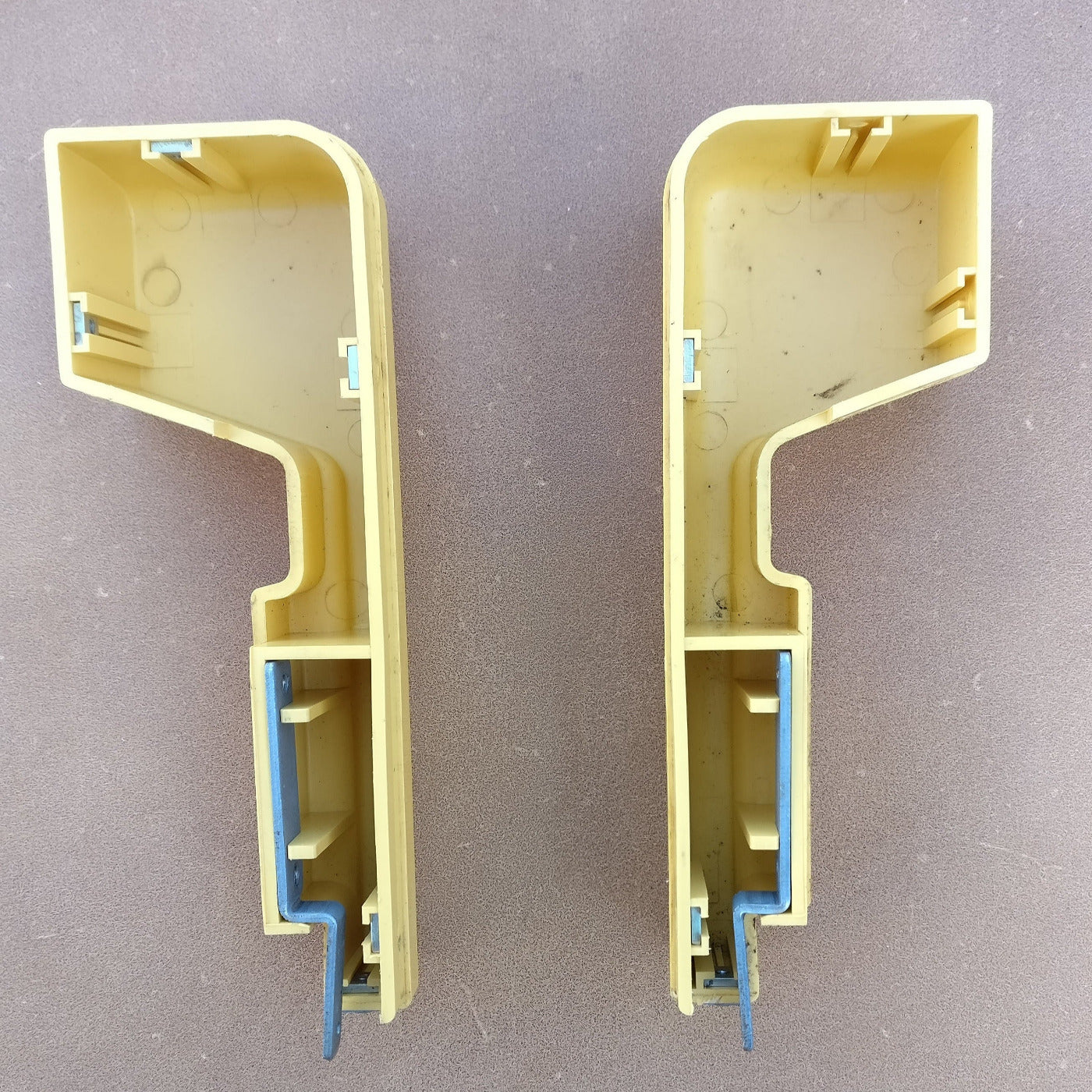 Knitmaster Mod 321 Needle Bed LEFT & RIGHT END EDGE PLASTICS Secondary image