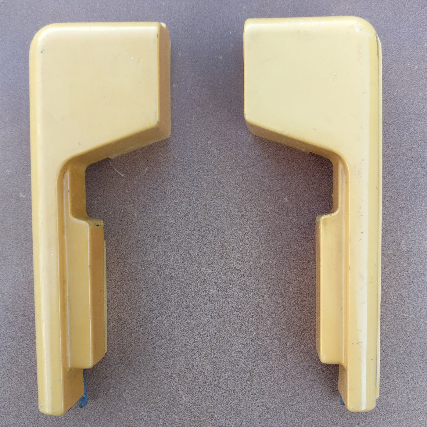 Knitmaster Mod 321 Needle Bed LEFT and RIGHT SIDE END EDGE PLASTICS Main image