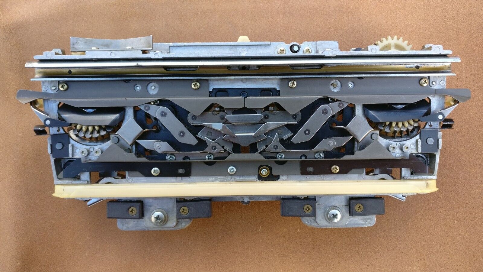 Knitmaster Mod 321 knitting Machine CARRIAGE METAL PARTS Secondary image