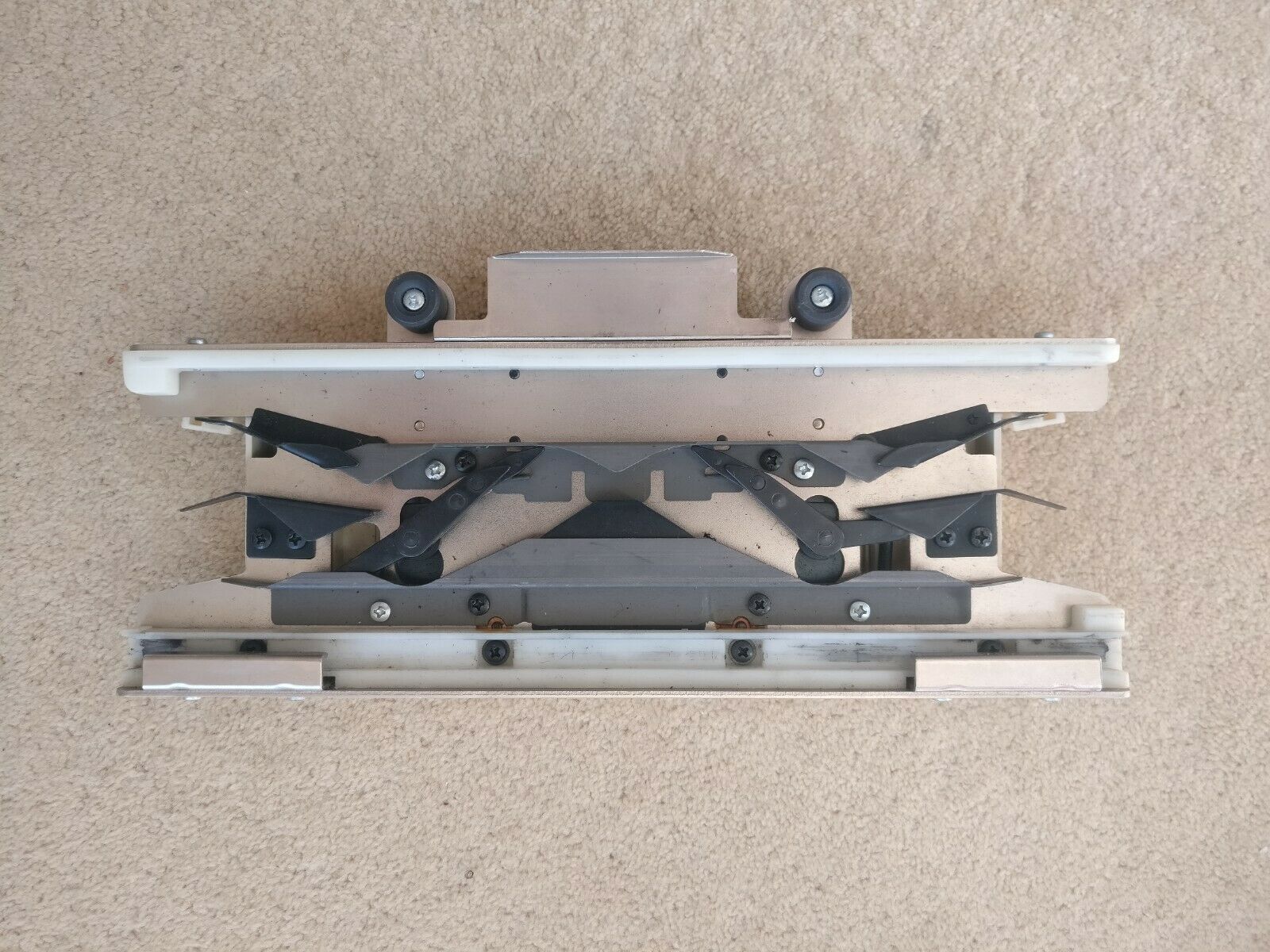 Singer KR-13 Knitting Machine RIBBER CARRIAGE Secondary image